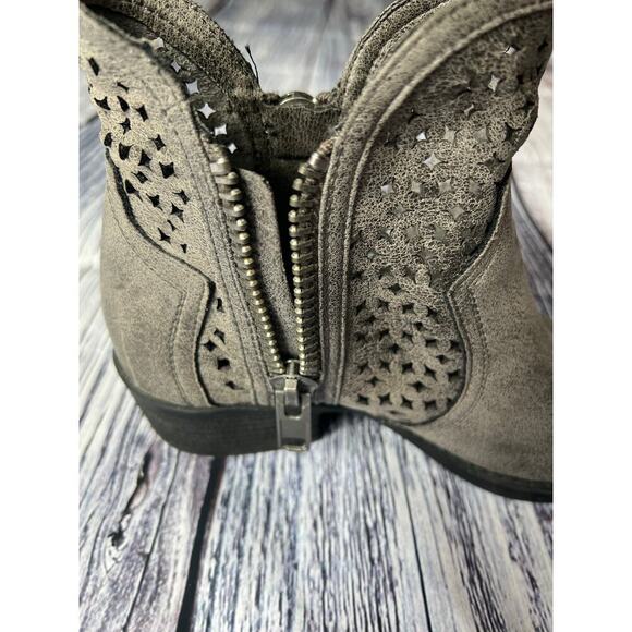 Women's Grey Booties, 7.5, Zipper, Not Rated, Block Heel, Round Toe, Gray - Picture 9 of 9